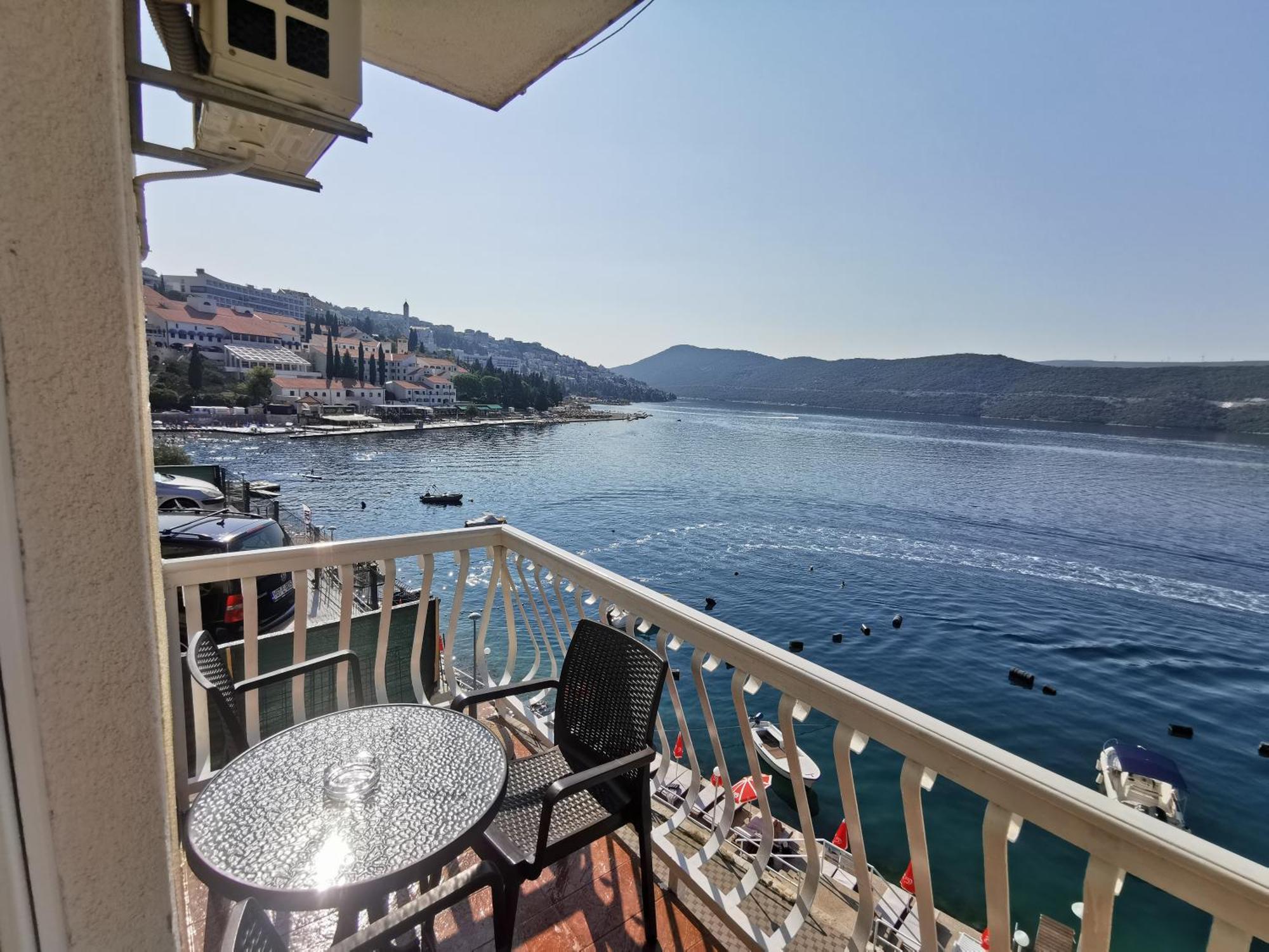 Apartmani Lezenic M Neum Eksteriør bilde