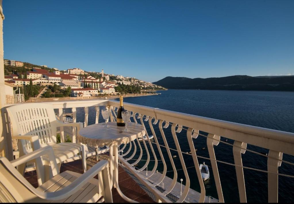 Apartmani Lezenic M Neum Eksteriør bilde